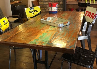 Tavolo con sgabelli vintage