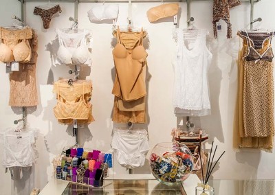 Collezione PE2016 con lingerie bianca e senape