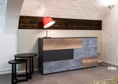 Proposta mobile basso con laminati materici De Rosso